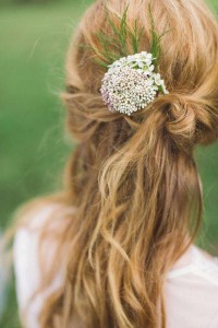field-fresh-flowers-in-your-hair-wedding-hairstyles-pinterest