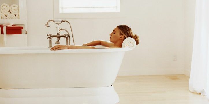 woman-lying-in-white-clean-bathtub-w724